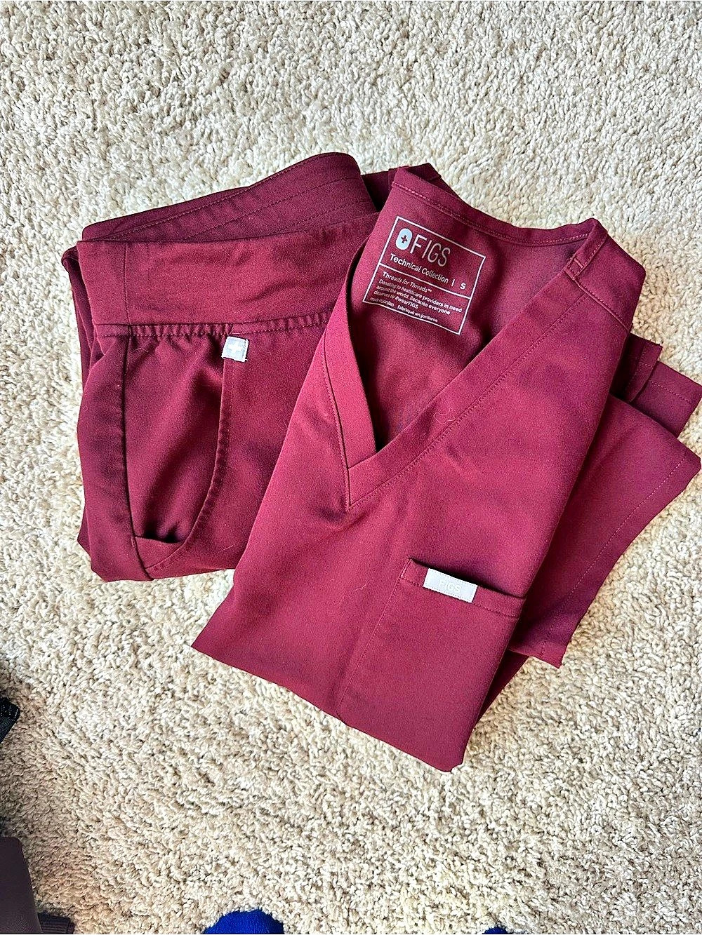 FIGS SET Catarina Top & Zamora Jogger Bottom in Maroon